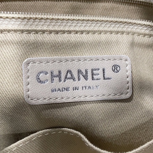 🌟 Authentic 🌟 CHANEL Red Quilted Women's Bag - Picture 6 of 16